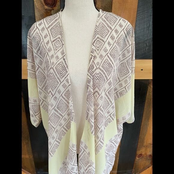 Dizzy Lizzy semi sheer kimono style open front top, size Large - Picture 2 of 5